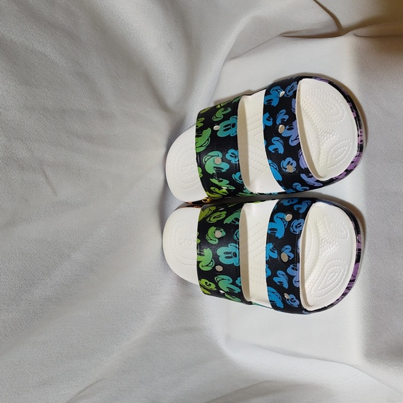Crocs Classic Disney Rainbow Celebration Slides Black Multicolor Men Sz 5/ W7 Crocs Classic Disney Rainbow Celebration Slides Black  main image 4